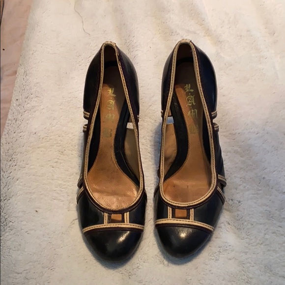 L.A.M.B Women’s Round Toe Leather Pump - Picture 1 of 5